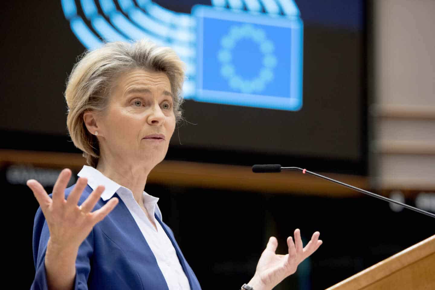 La presidenta de la Comisión Europea, Ursula von der Leyen, en una comparecencia en el Parlamento Europeo