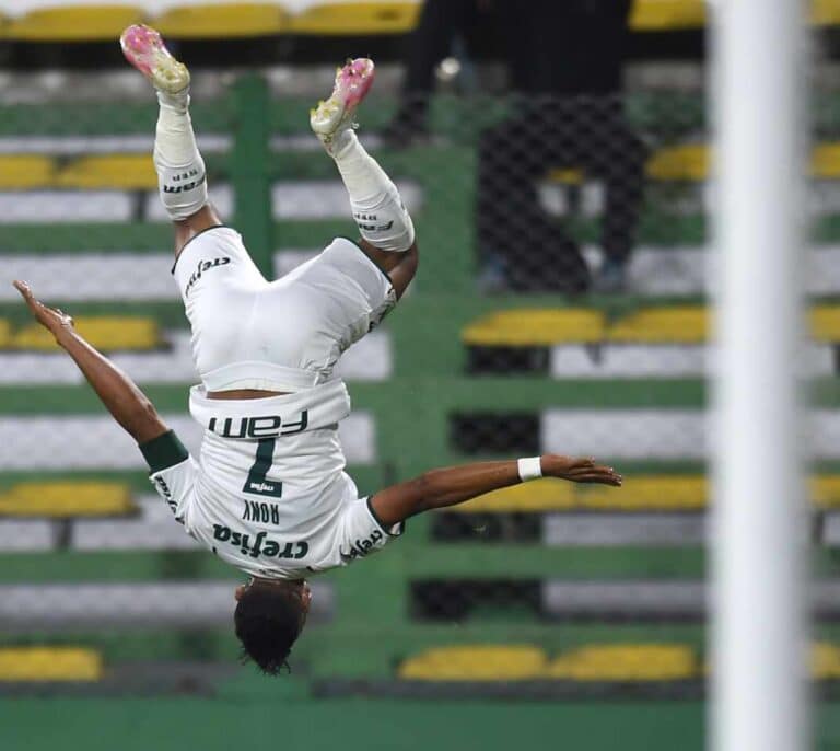 China dona 50.000 vacunas para los futbolistas profesionales de Sudamérica