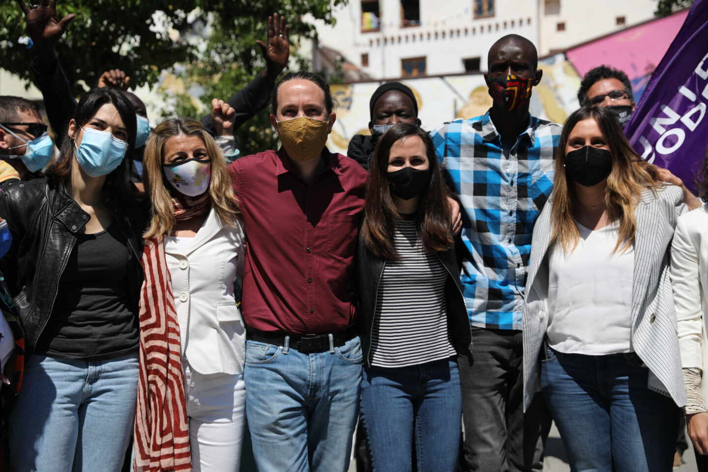 Yolanda Díaz y Pablo Iglesias, con el resto de líderes de Podemos en Lavapiés.