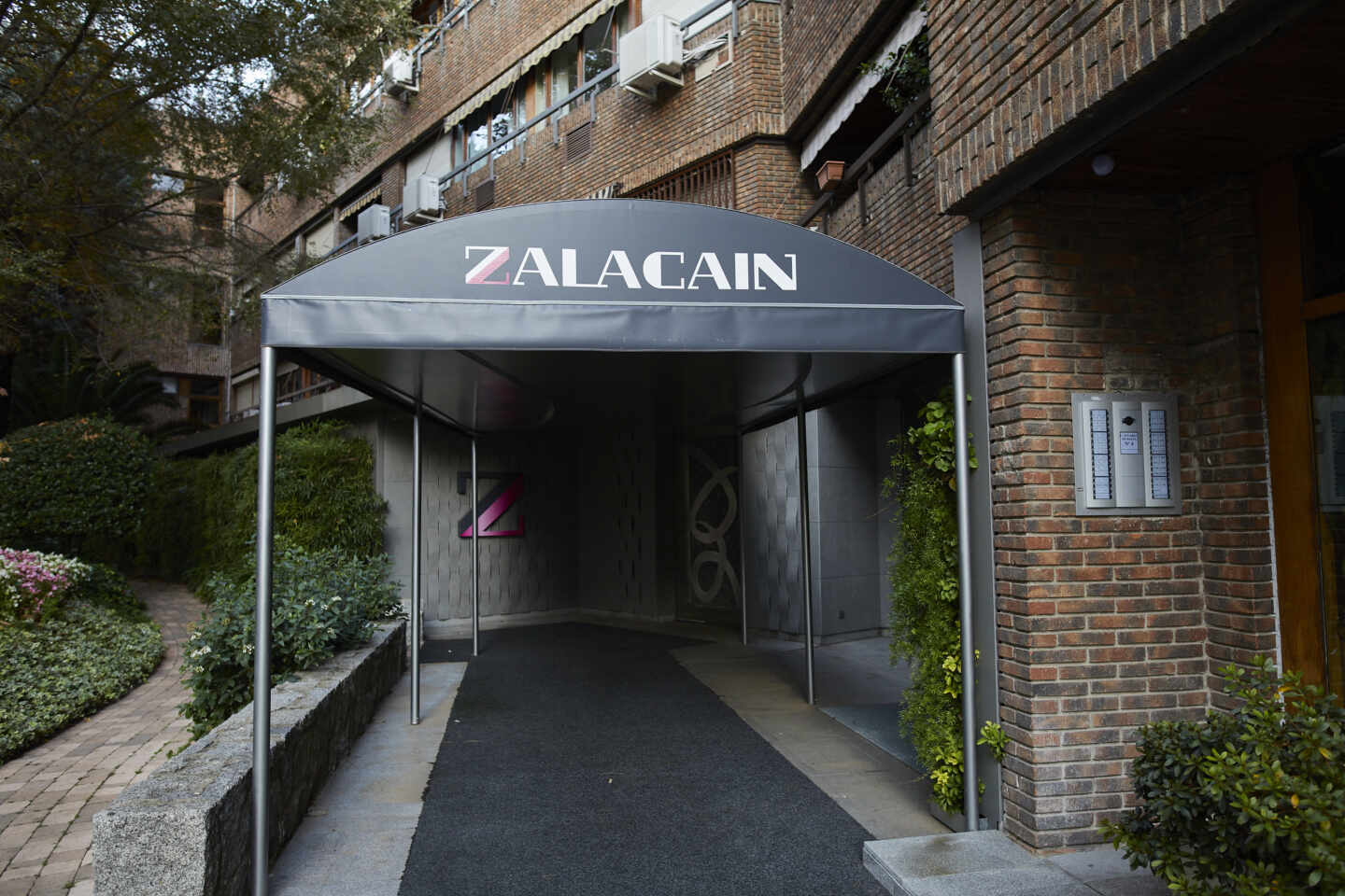 Entrada del restaurante Zalacaín de Madrid.