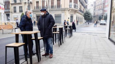 Castilla y León cierra interior de bares de 31 municipios hasta el 3 de mayo