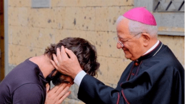 "Me he enamorado": un cura cuelga la sotana en plena misa