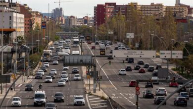 La justicia tumba el veto de Colau a los coches antiguos en Barcelona