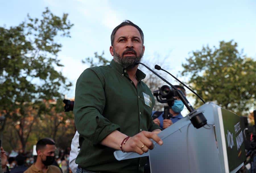 El líder de Vox, Santiago Abascal, en Vallecas.