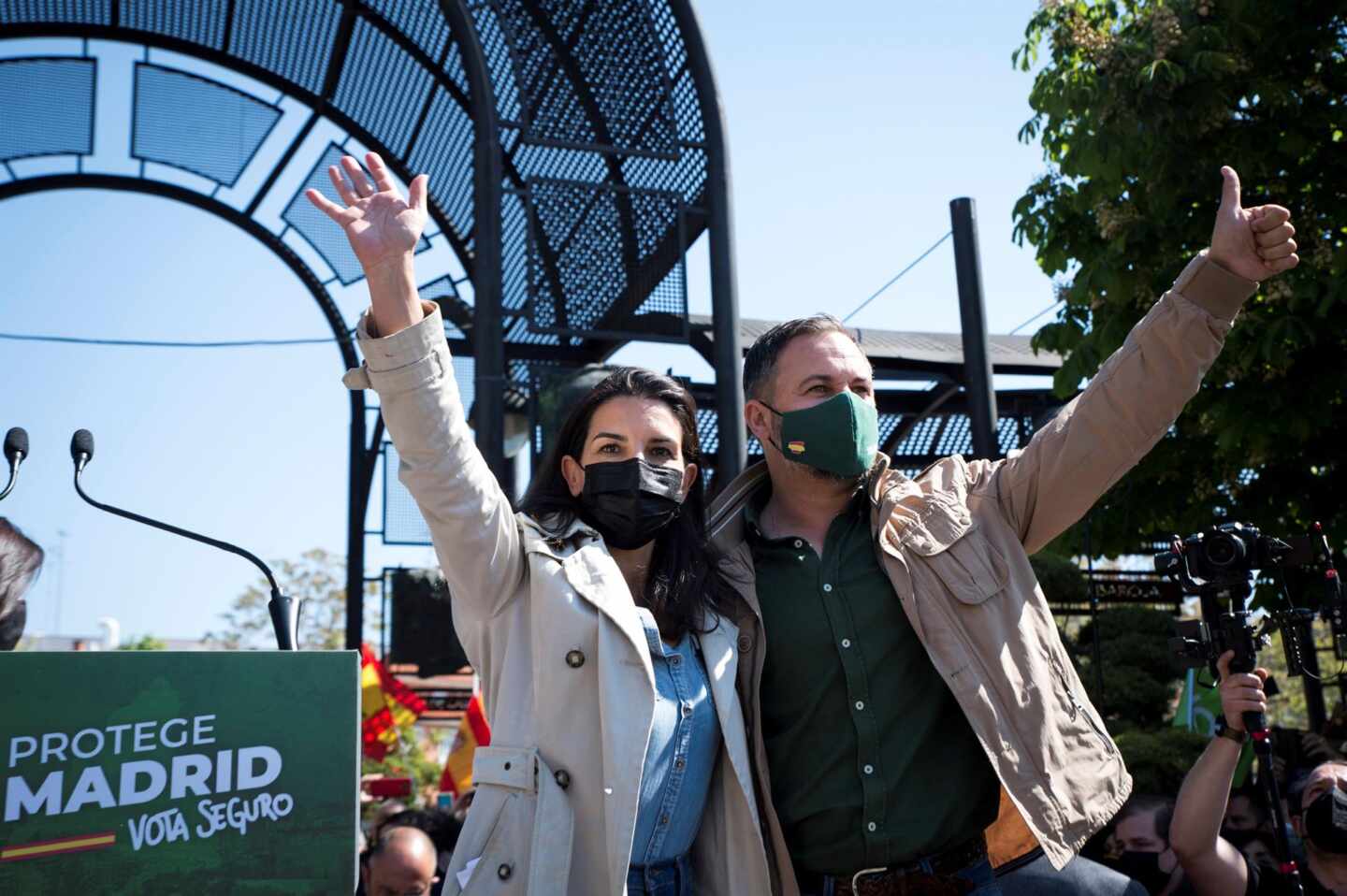 Santiago Abascal y Rocío Monasterio, en un mitin de campaña.