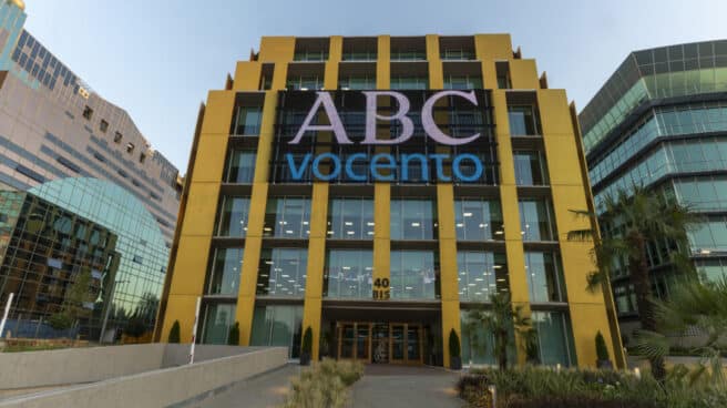 Sede de Vocento, que tiene en mente volver a lanzar una oferta por Prisa Vista del edificio de Vocento ABC en Josefa Valcarcel 40B con el logo de ABC Vocento en la pantalla