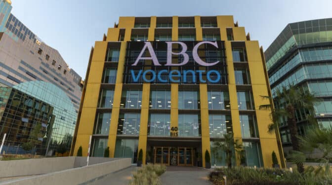 La editora de ‘ABC’ despide a su jefe en un cónclave anual gobernado por la incertidumbre 