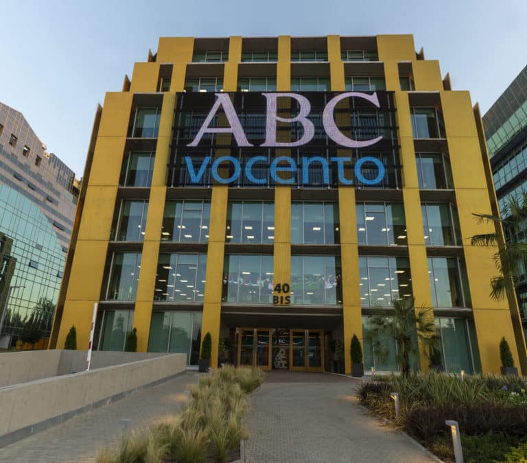 La editora de ‘ABC’ despide a su jefe en un cónclave anual gobernado por la incertidumbre