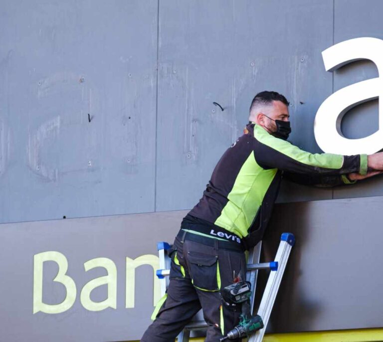 La banca se prepara para una tormenta en el empleo tras sumar 2.000 parados en un año