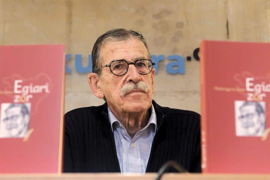 El fundador de ETA. Julen Madariaga, durante la presentación de su autobiografía.