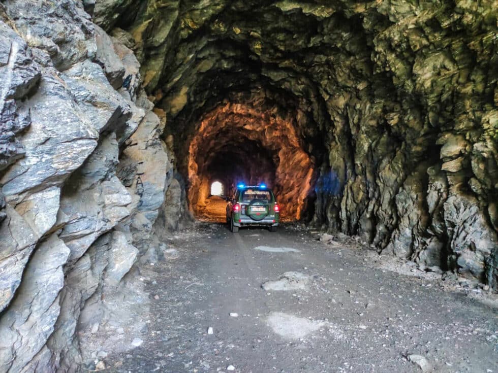 Túnel camino del embalse de Picadas