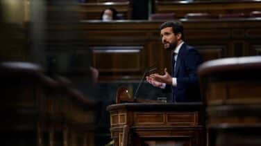 Casado propone a Sánchez vacunarse juntos para dar seguridad a la población