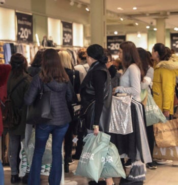 La economía española se ralentiza, el PIB crece un 0,6% entre enero [...]