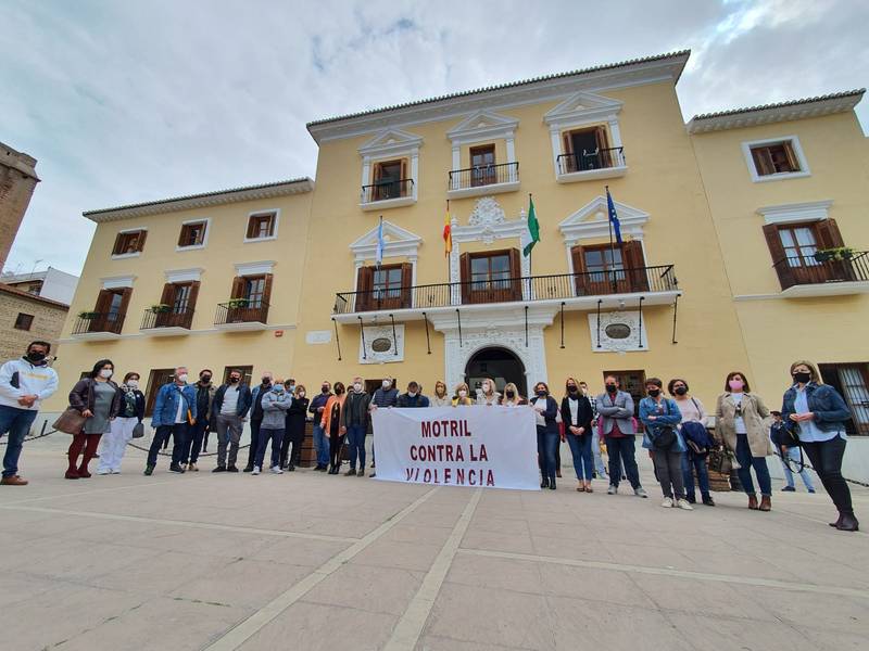 Motril condena la muerte de una joven de 18 años a manos de su novia de 34