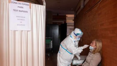 Especialistas en infecciosas piden dejar de desinfectar superficies y de contabilizar todos los casos Covid