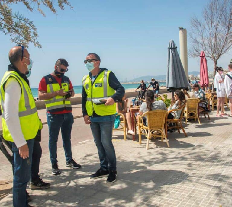 Del toque de queda en Baleares a las discotecas de Andalucía: restricciones desde el 9 de mayo