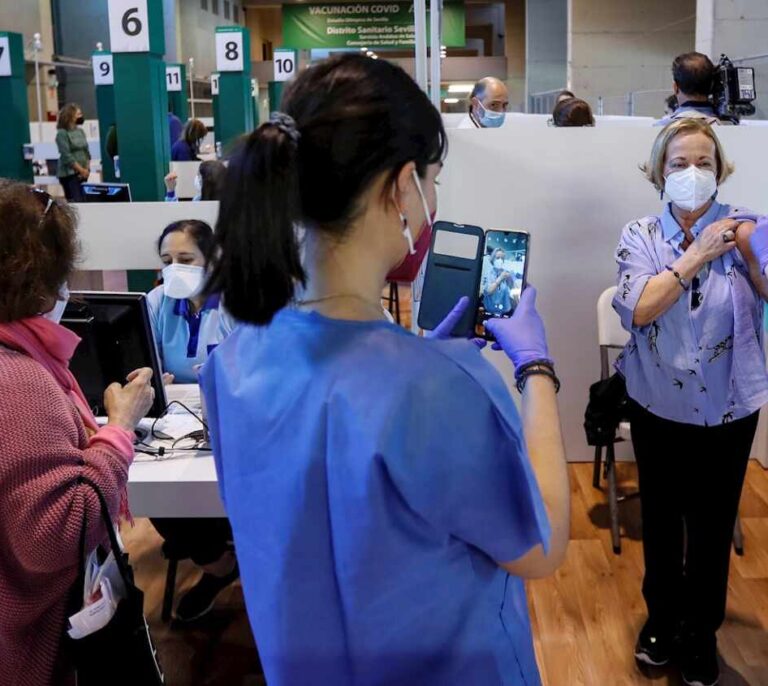 Variantes y anticuerpos, de qué depende que haya que vacunarse del Covid cada año