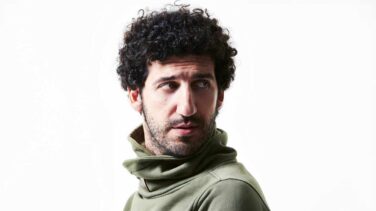 Marwan publica, por sorpresa, 'Una mujer en la garganta' su cuarto poemario
