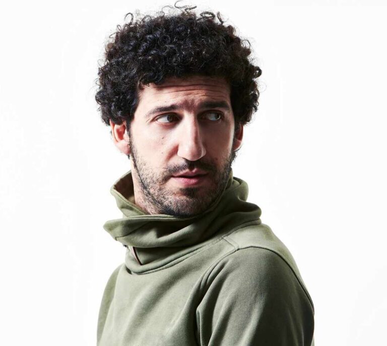 Marwan publica, por sorpresa, 'Una mujer en la garganta' su cuarto poemario