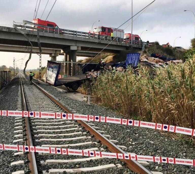 Fallece un camionero tras caer a las vías del tren en Tafalla