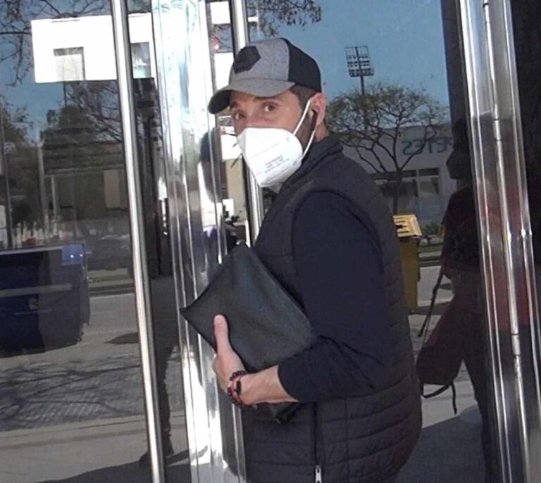 Antonio David Flores reaparece públicamente y guarda silencio