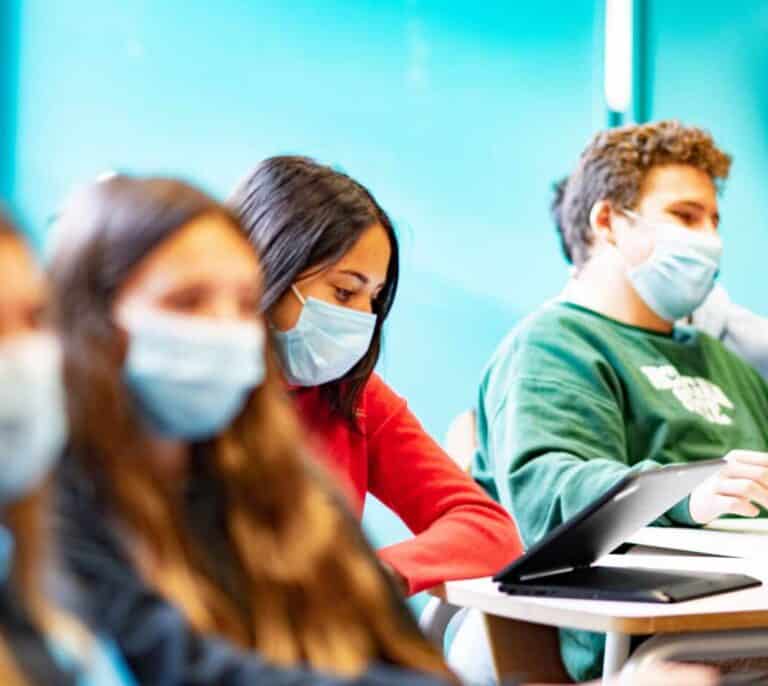Fundación "la Caixa" lanza un programa de becas para estudiantes excelentes con escasos recursos