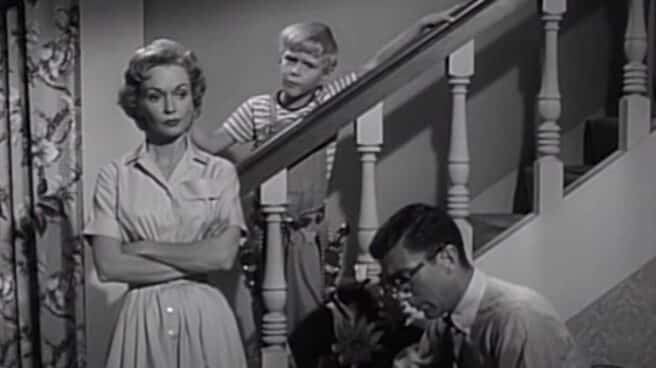 Muere Gloria Henry, la madre de 'Daniel el travieso', a los 98 años Gloria Henry, en una escena de 'Daniel el travieso'.