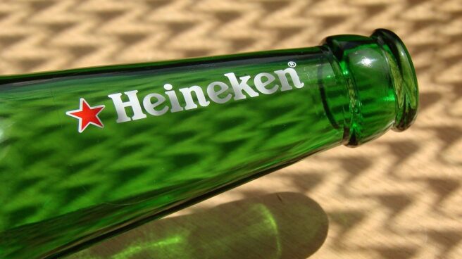 Las ventas de la cervecera se redujeron un 9,7% en Europa Una botella de Heineken