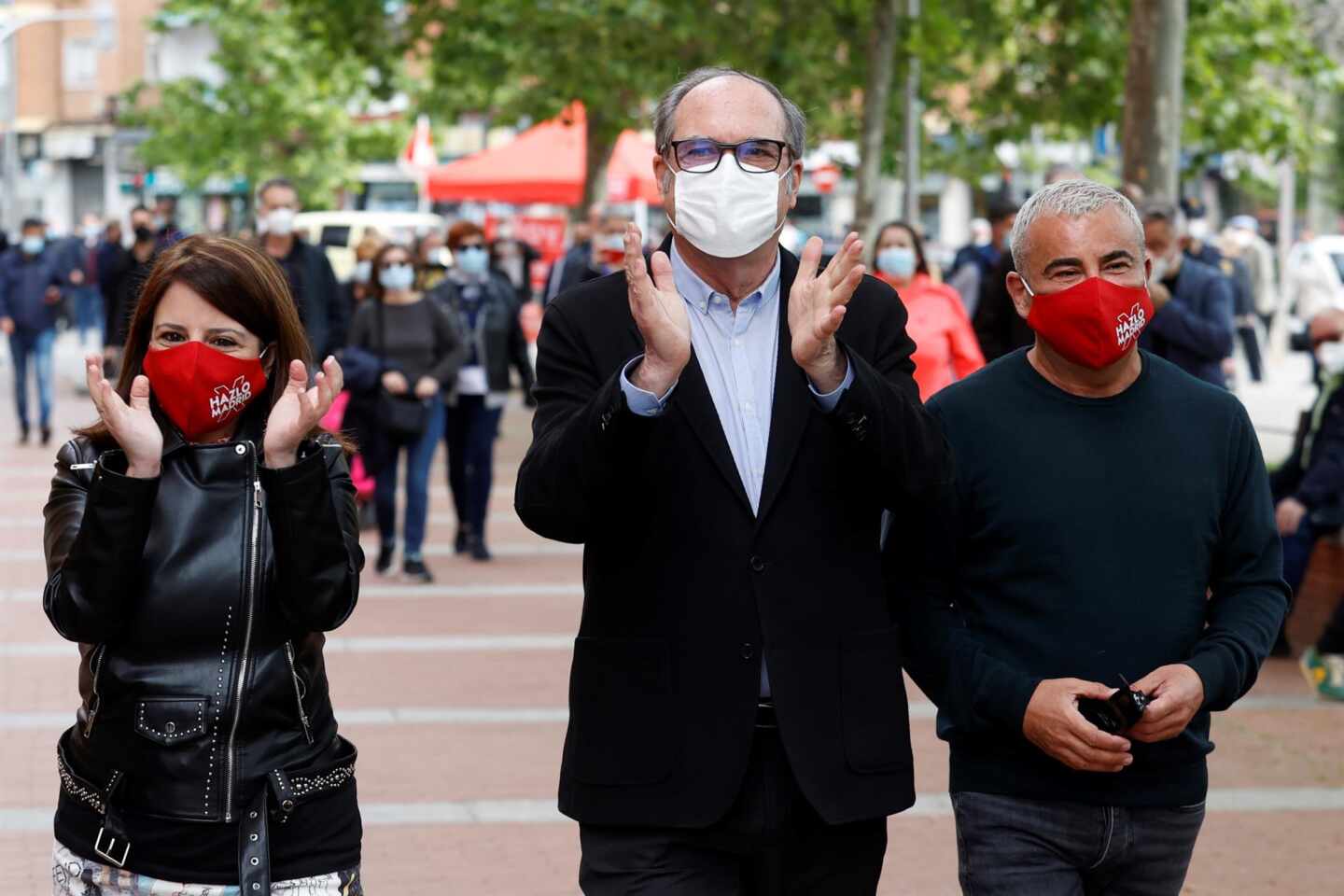 Adriana Lastra, Ángel Gabilondo y Jorge Javier Vázquez, durante un acto del PSOE en Vallecas.