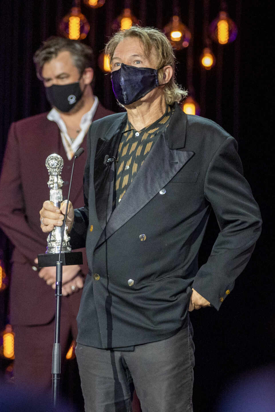 El director Julien Temple durante la gala de clausura y entrega de premios en el Festival Internacional de Cine de San Sebastián, a 26 de septiembre de 2020.