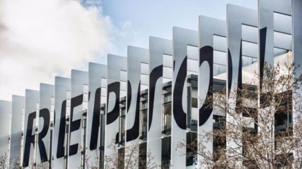 Repsol desafía a Iberdrola tras ganar 100.000 clientes en un trimestre y anticipa nuevas ofertas en electricidad 