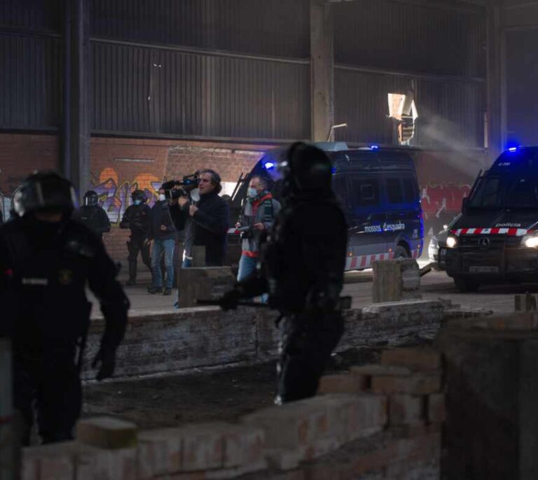 'Mossos' piden instrucciones de actuación ante fiestas en viviendas particulares