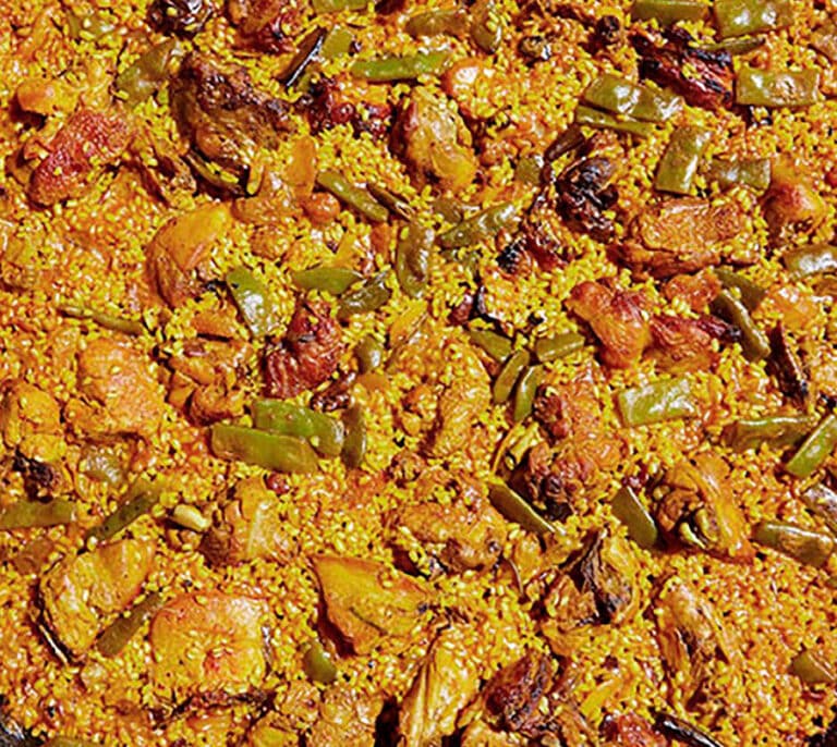 La receta de la paella valenciana está en el BOE