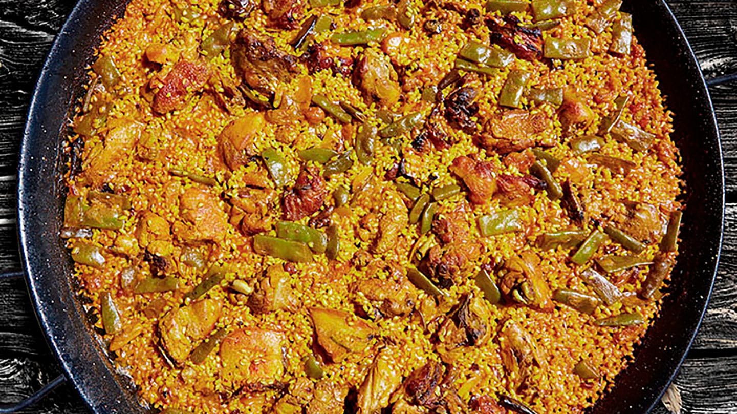 La receta de la paella valenciana está en el BOE