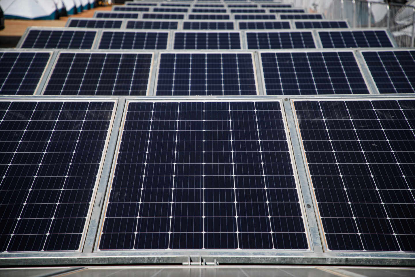 Imagen de una placa solar instalada en Extremadura