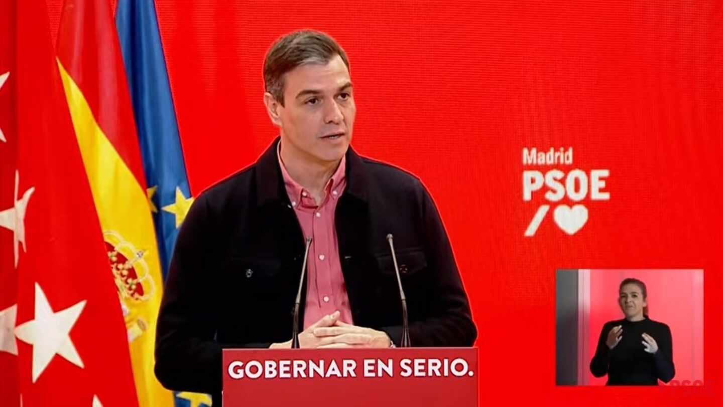 El presidente del Gobierno, Pedro Sánchez, en un acto este domingo junto al candidato socialista a presidir la Comunidad de Madrid, Ángel Gabilondo.