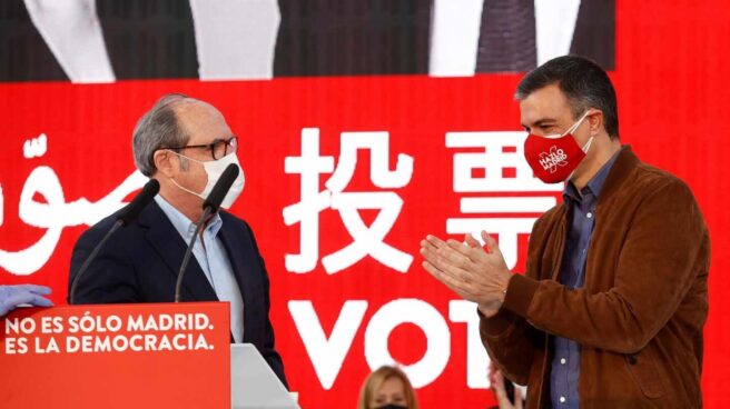 Ángel Gabilondo y Pedro Sánchez, durante un mitin del PSOE en Getafe.