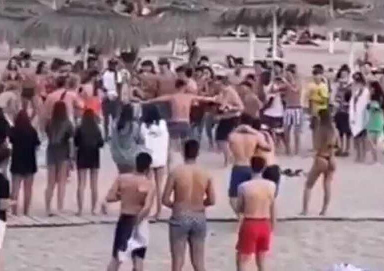 Varios jóvenes se pegan en combates de boxeo ilegales en una playa de Tenerife
