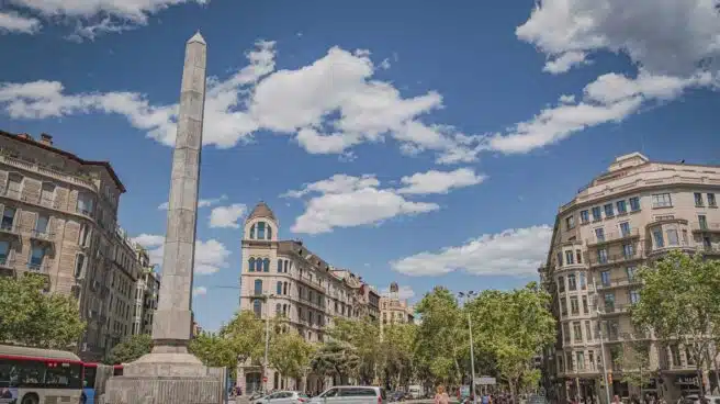 Barcelona retirará un escudo del rey emérito de la plaza Cinc d'Oros