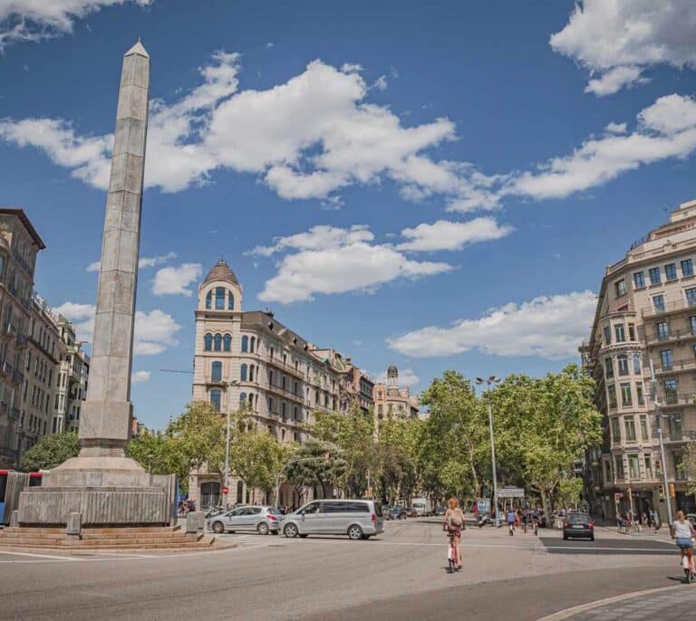 Barcelona retirará un escudo del rey emérito de la plaza Cinc d'Oros