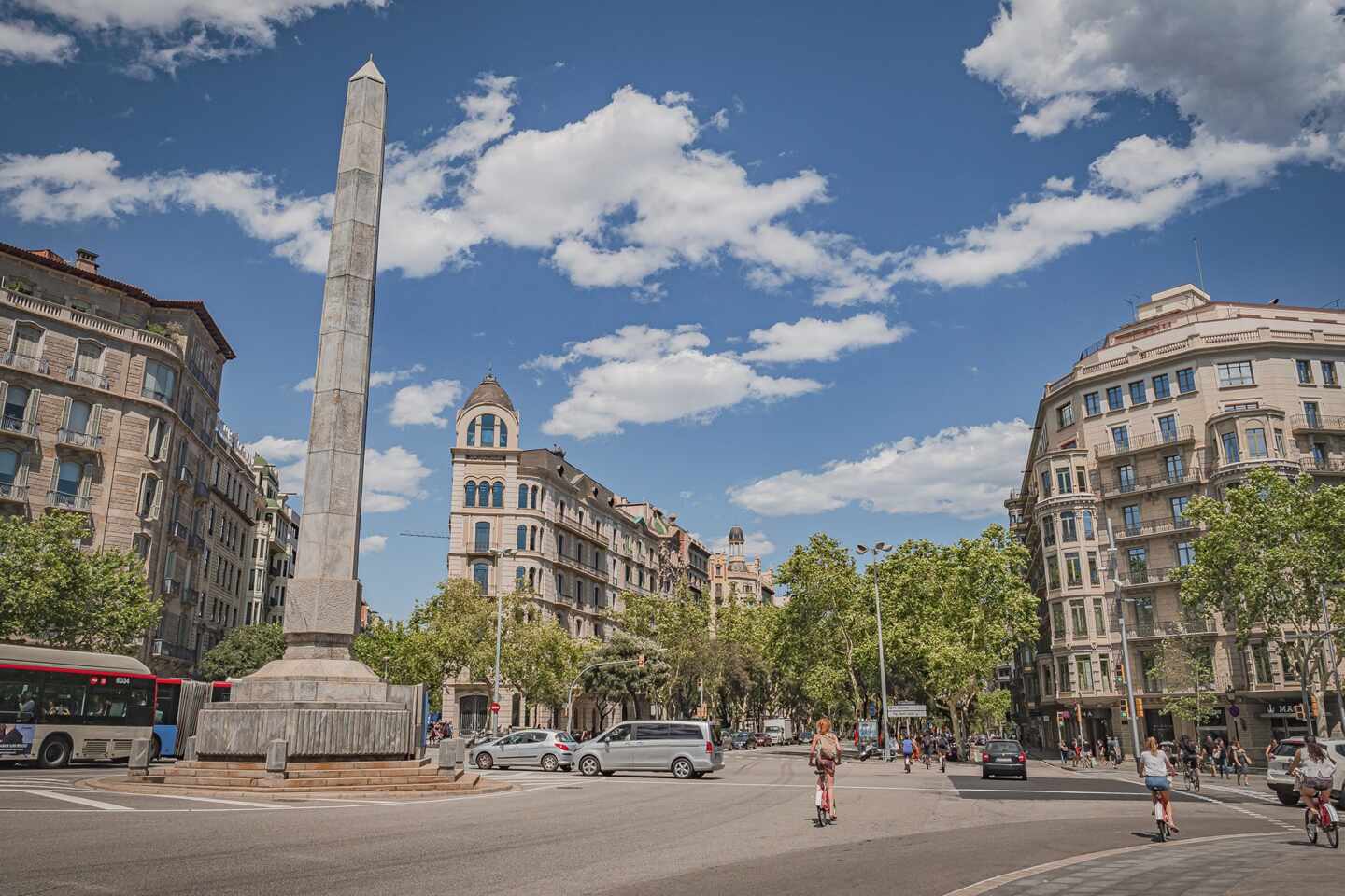 Barcelona retirará un escudo del rey emérito de la plaza Cinc d'Oros