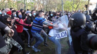 Ayuso traslada "todo su apoyo" a Vox tras los "ataques intolerables sufridos en Vallecas"