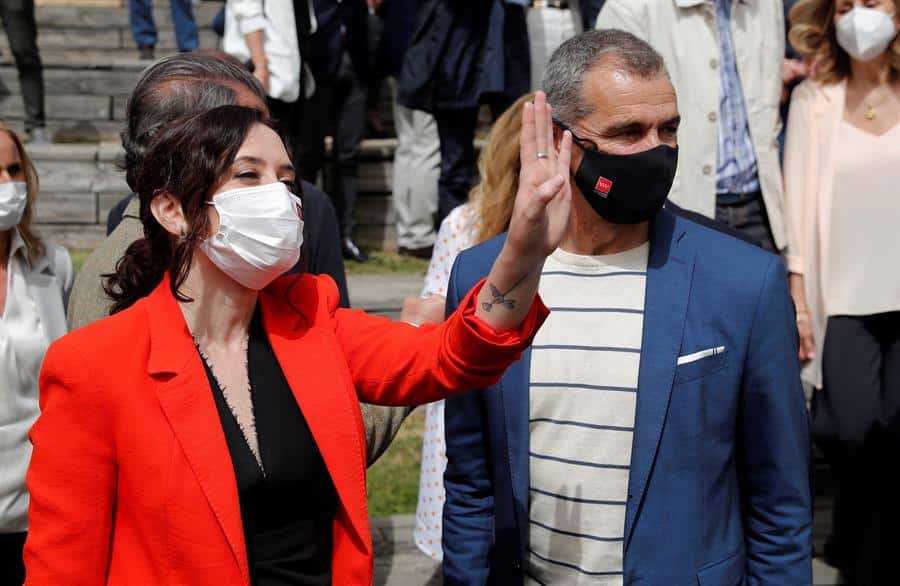 La presidenta de la Comunidad de Madrid, Isabel Díaz Ayuso; y el 'número 5' del PP para el 4-M, Toni Cantó