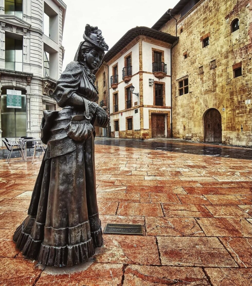 Estatua de La regenta en Oviedo (Asturias)