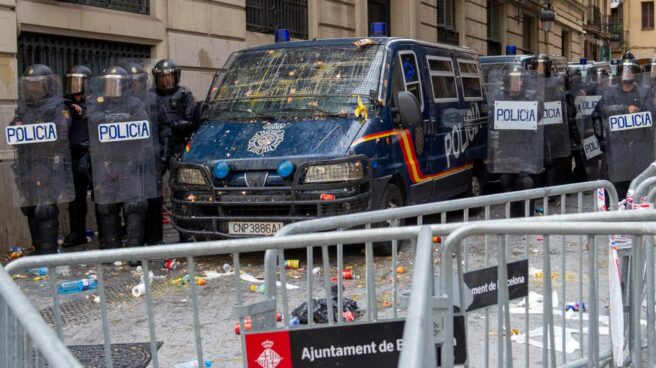 relevo-antidisturbios-igusquiza-consejero-interior-rusia Agentes de la UIP, desplegados en el centro de Barcelona tras la sentencia del 'procés'.