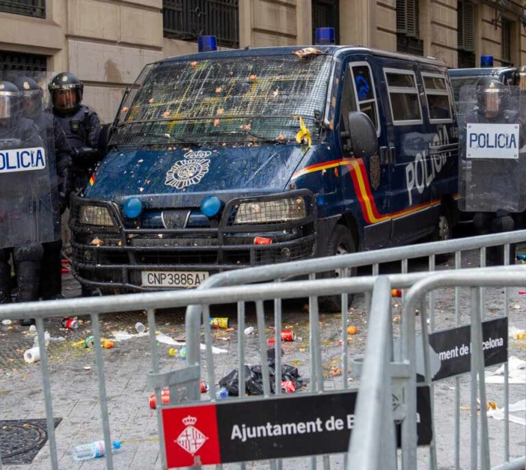 Relevo en el mando de los antidisturbios: 'Marte' se va a la Embajada en Moscú