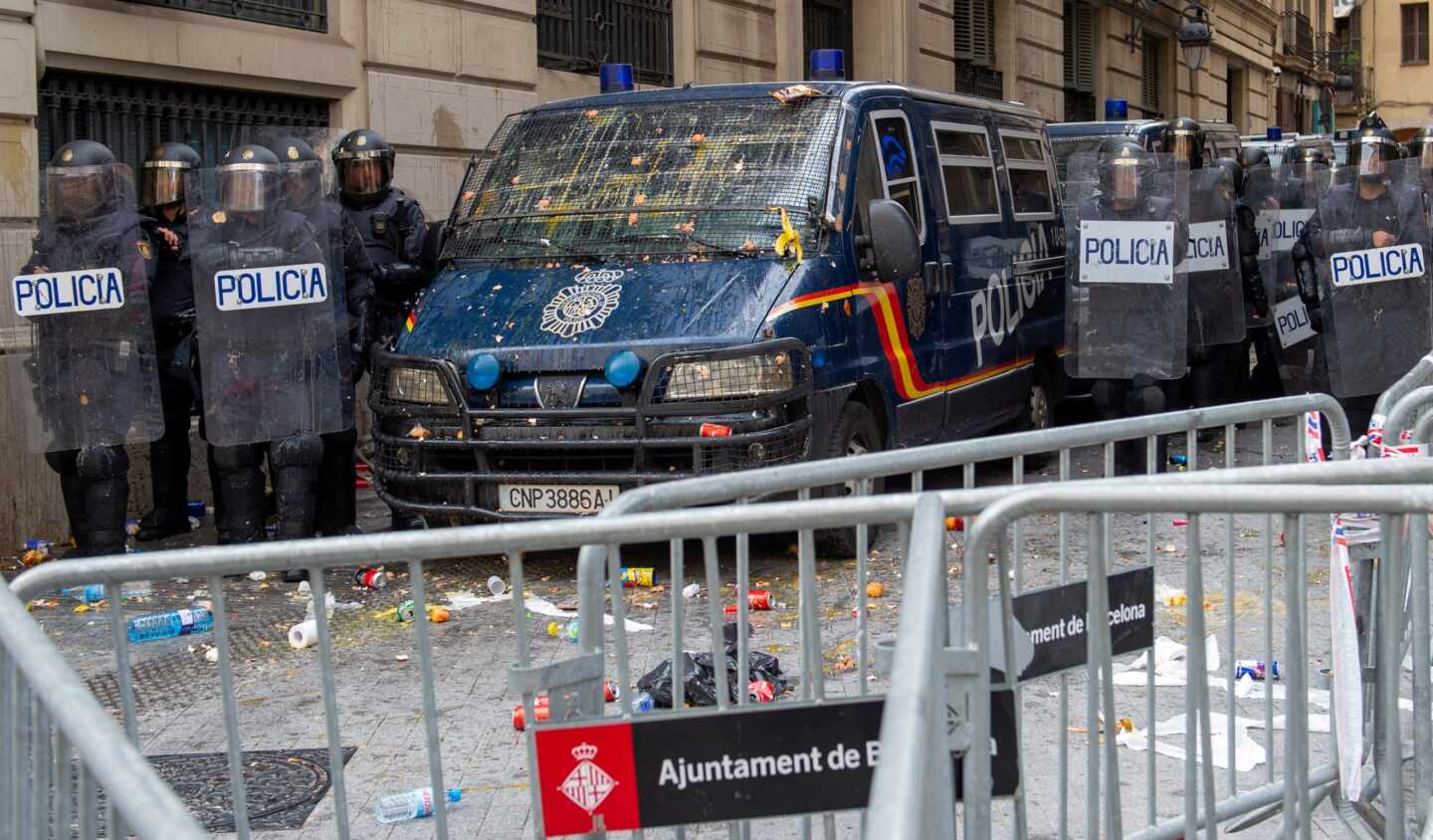 Agentes de la UIP, desplegados en el centro de Barcelona tras la sentencia del 'procés'.