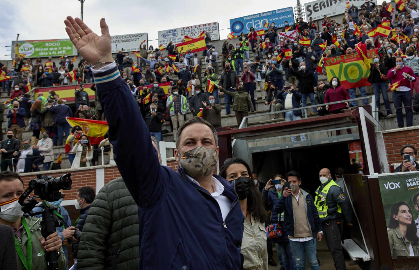 Santiago Abascal y Rocío Monasterio, en el mitin de Vox en San Sebastián de los Reyes.