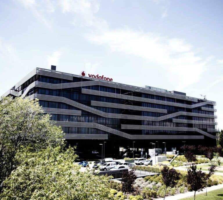 El nuevo dueño de Vodafone prepara una limpia de directivos y abandonar la empresa en menos de siete años