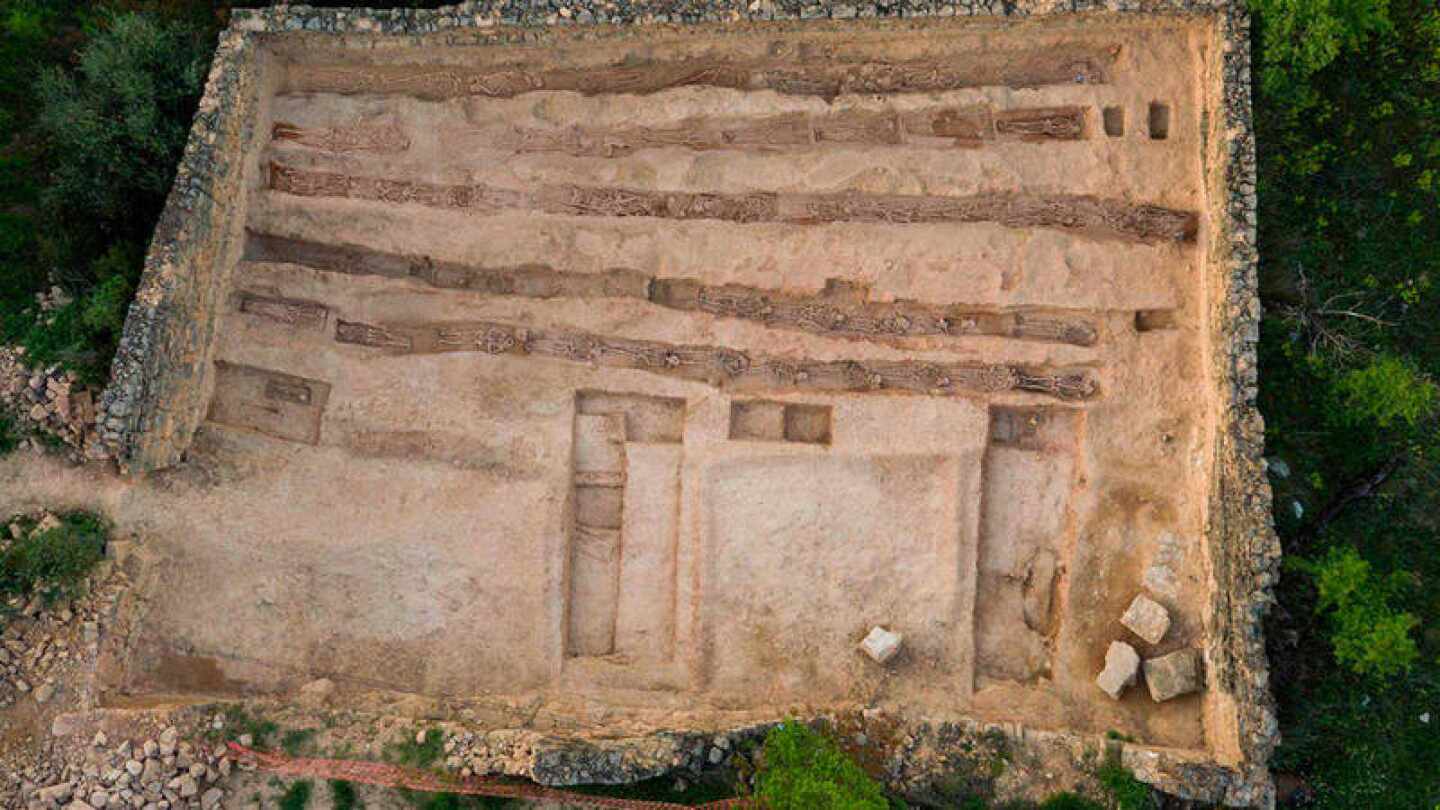 Identifican los restos de un soldado republicano y un sargento franquista en la fosa del Soleràs (Lleida)